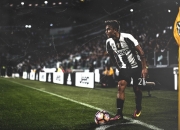 开云足球直播-跨界主宰，从底特律的钢铁轰鸣到米兰的绿茵狂舞