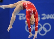 开云下载-太阳强压雄鹿，恩比德关键节点连续得分定乾坤