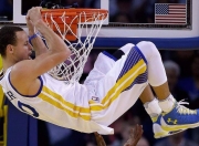 开云体育-赛道与球场，当克莱在F1街道赛接管，新疆队在NBA绝杀森林狼